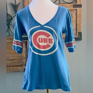 ⚾️💕Like New Ladies Classic Chicago Cubs Deep V Three Quarter Sleeve Tee XL💕⚾️